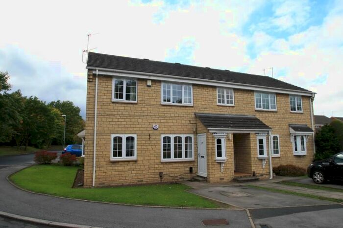 2 Bedroom Flat To Rent In Oakdene Vale, Leeds, LS17