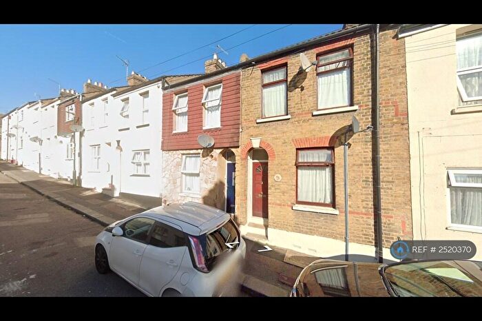 3 Bedroom Terraced House To Rent In Melbourne Road, Chatham, ME4