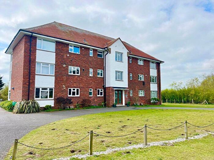 2 Bedroom Flat For Sale In Waldershare Avenue, Sandwich, CT13