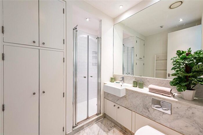 2 Bedroom Apartment For Sale In Waterfront House, London, SW11