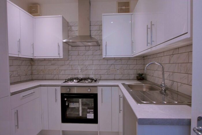 2 Bedroom Flat To Rent In Brighton Road, Coulsdon, CR5