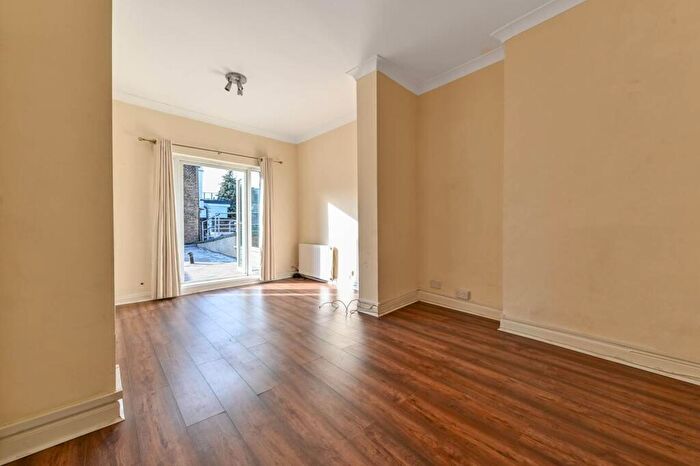 1 Bedroom Flat To Rent In Blackstock Road, Finsbury Park, London, N4
