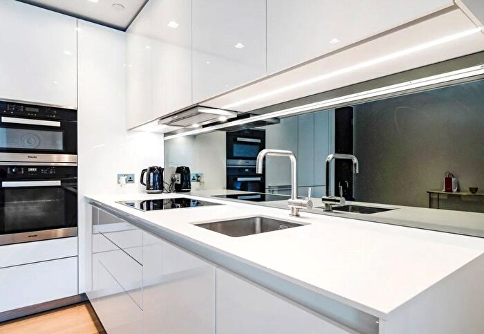 1 Bedroom Flat For Sale In Lille Square, Chelsea Village, Chelsea Village, SW6