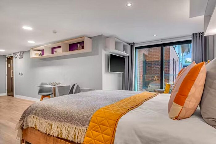 1 Bedroom Flat To Rent In Cardigan Road, Hyde Park, Leeds, LS6