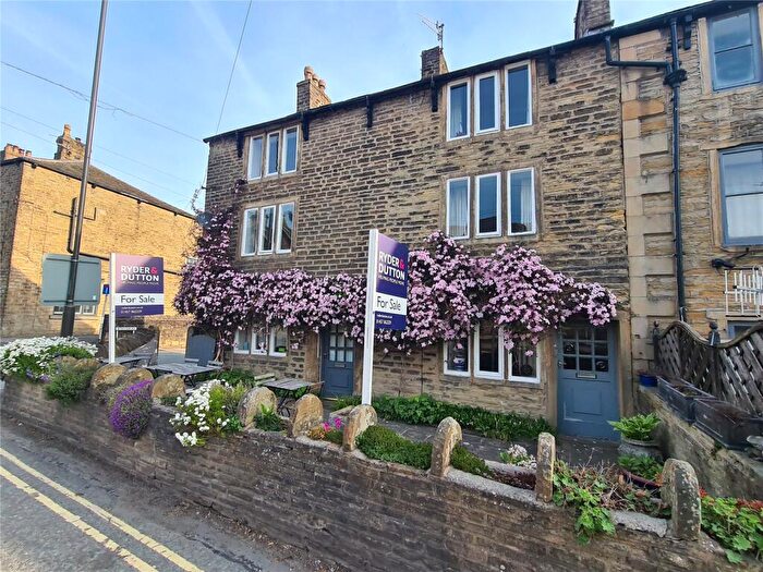 3 Bedroom Terraced House For Sale In New Mills Road, Hayfield, High Peak, Derbyshire, SK22