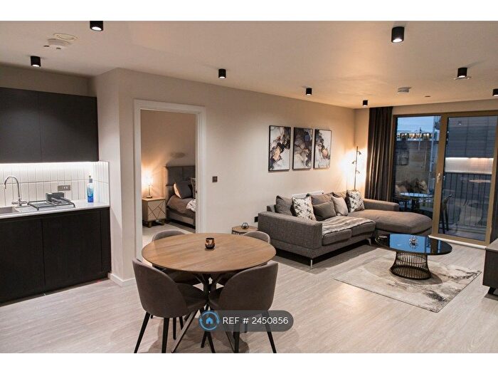 2 Bedroom Flat To Rent In Hulme Hall Road, Manchester, M15