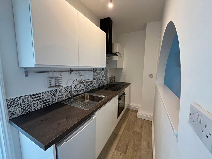 1 Bedroom Flat To Rent In Cliff Road, Headland Court, TQ4
