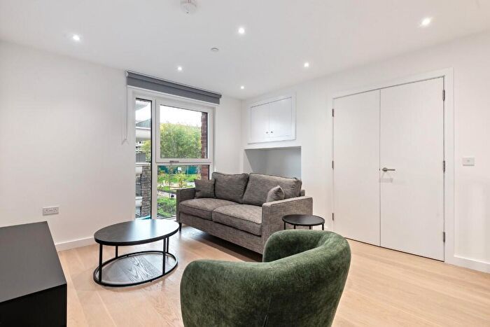 2 Bedroom Apartment To Rent In Quest House, Woolmore Street, E14