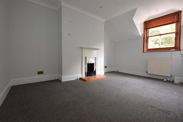 2 Bedroom Flat To Rent In Cornwallis Gardens, Hastings, TN34