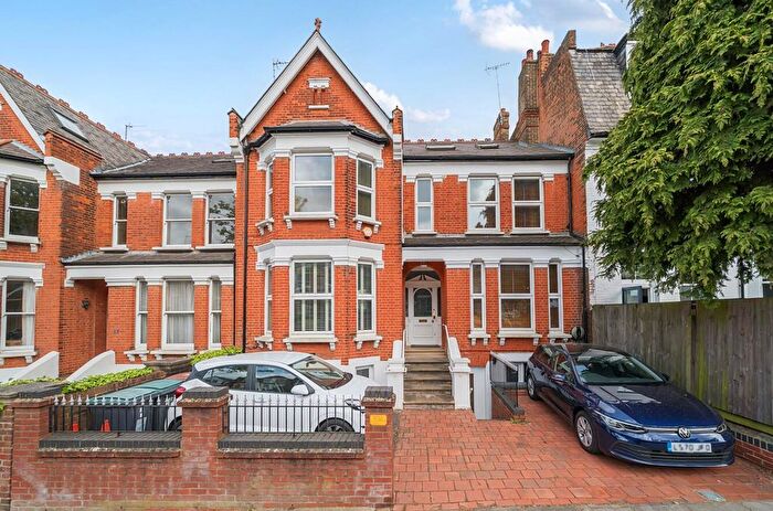 5 Bedroom Property For Sale In Muswell Avenue, London, N10