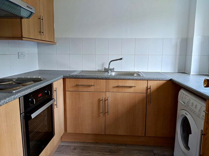 2 Bedroom Flat To Rent In Hawthorne Court, Chingford, E4
