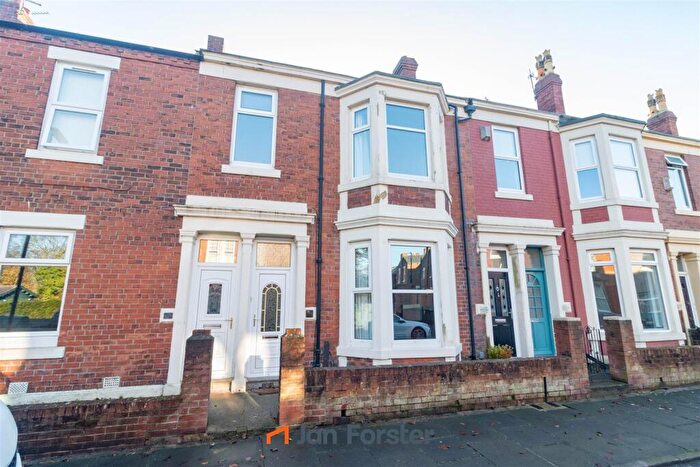 2 Bedroom Flat For Sale In Kitchener Terrace, North Shields, NE30