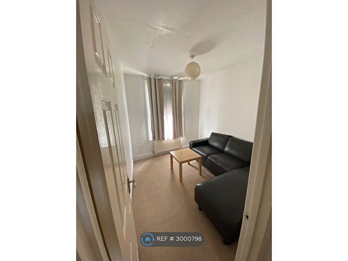 2 Bedroom Flat To Rent In Lower Richmond Road, London, SW15