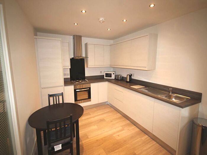 2 Bedroom Flat To Rent In - Sunbridge Road, City Centre, Bradford, BD1