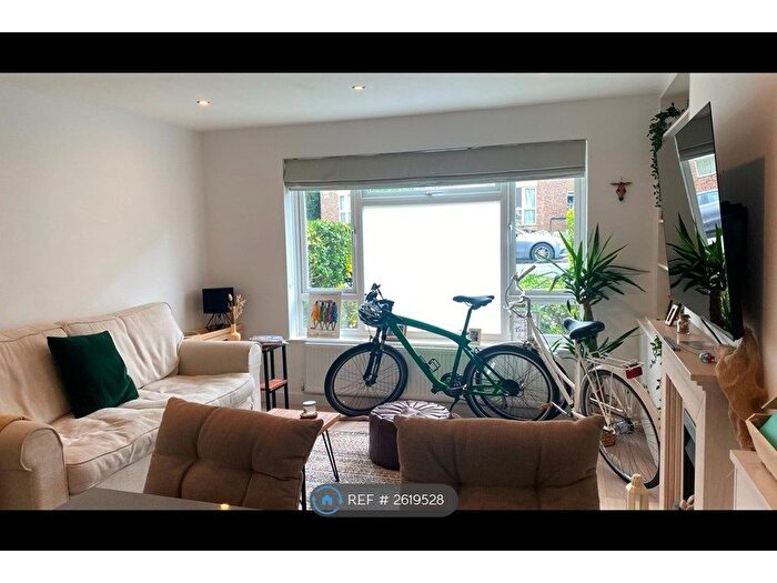 2 Bedroom Flat To Rent In Adelaide Road, Surbiton, KT6