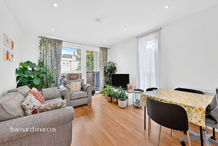 2 Bedroom Flat For Sale In Manor Lane, Feltham, TW13