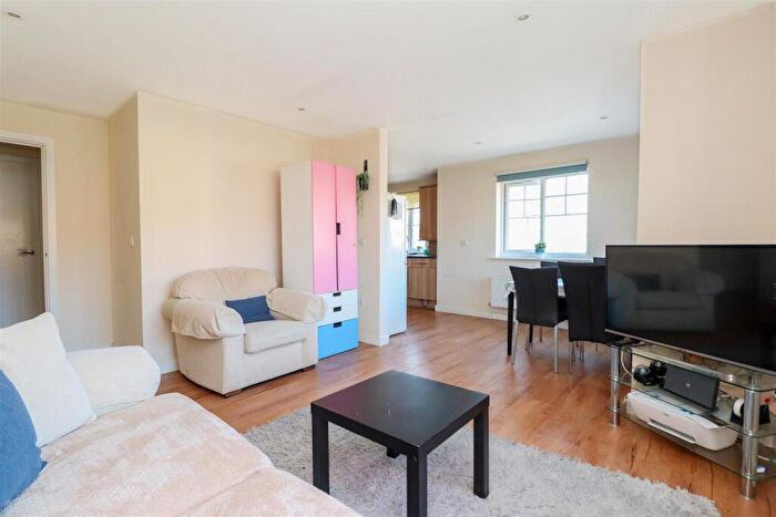 2 Bedroom Flat For Sale In Knepp House, Kennedy Road, Horsham, RH13