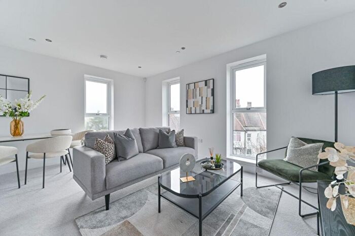 2 Bedroom Flat For Sale In Eldon Court, South Norwood, SE25