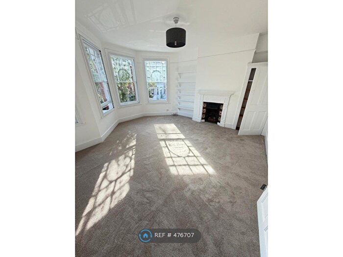 3 Bedroom Flat To Rent In Haringey, London, N8