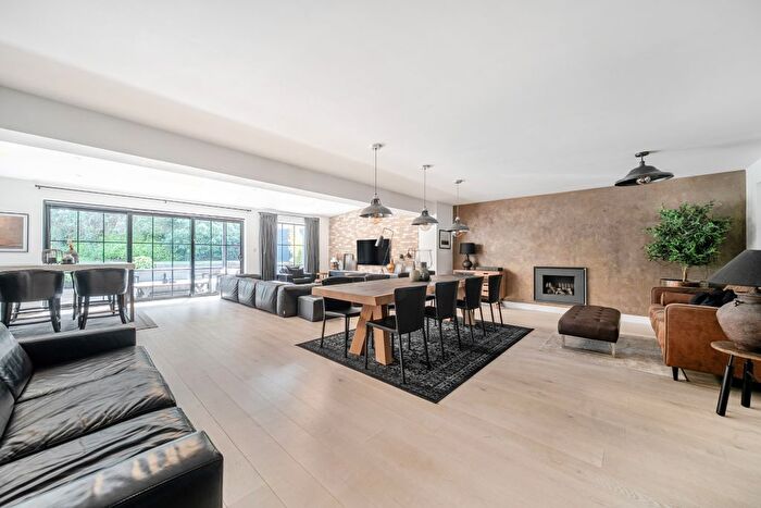 4 Bedroom Detached House For Sale In Dornden Drive, Tunbridge Wells, TN3