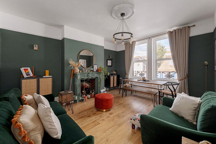 3 Bedroom Maisonette For Sale In Marischal Road, London, SE13