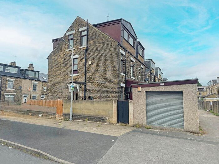 5 Bedroom Terraced House For Sale In Burnett Place, Marshfields, Bradford, BD5