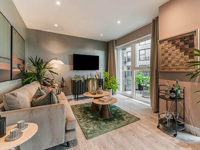 2 Bedroom Flat For Sale In Capital Interchange Way, Brentford, TW8