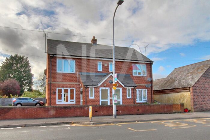 2 Bedroom Flat To Rent In Briants Avenue, Caversham, Reading, RG4