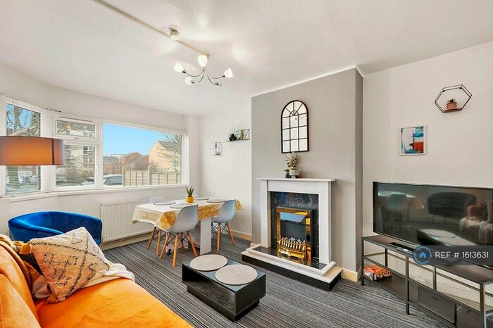 2 Bedroom Flat To Rent In Cranbourne Road, Bristol, BS34