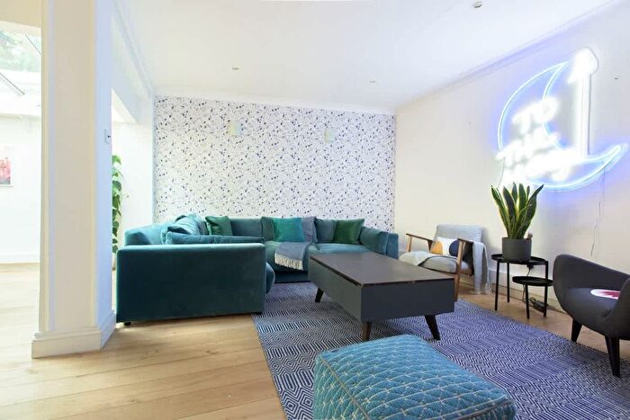 4 Bedroom Town House To Rent In Queen's Gate Mews, SW7