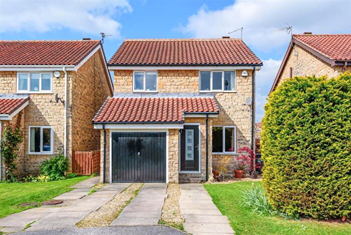 3 Bedroom Detached House For Sale In Eastfield Close, Tadcaster, North Yorkshire, LS24