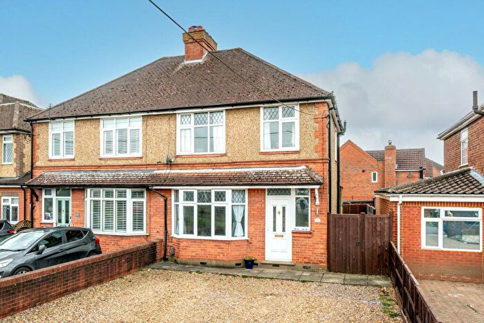 3 Bedroom Semi-Detached House For Sale In Manor Road, Caddington, LU1