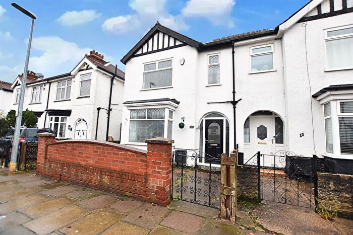 3 Bedroom Semi Detached House For Sale In Lindsey Road, Cleethorpes, DN35
