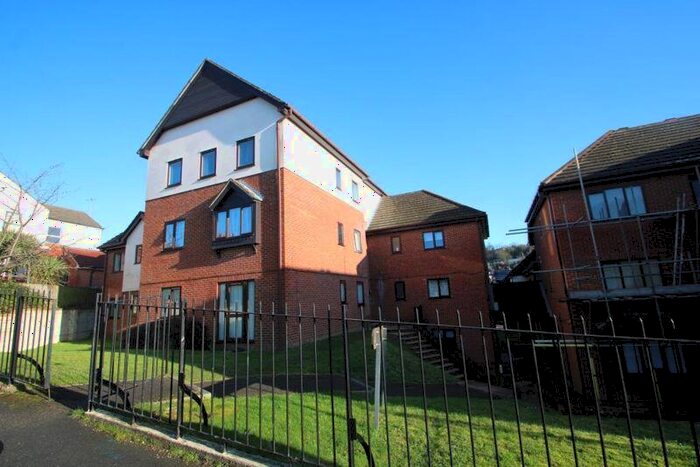 2 Bedroom Apartment To Rent In Totteridge Avenue, High Wycombe, HP13