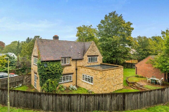 4 Bedroom Detached House To Rent In Upper Meadow, Headington, Oxford, OX3