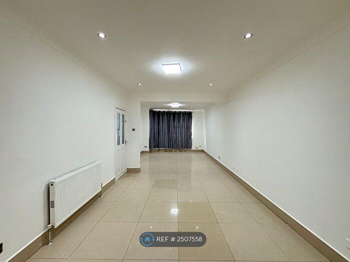 6 Bedroom Semi-Detached House To Rent In Charlton Road, Harrow, HA3