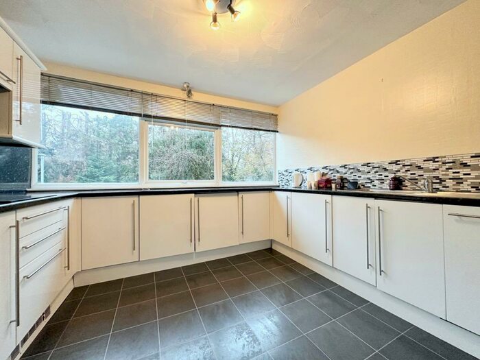 3 Bedroom Town House To Rent In Mill Close, Wokingham, RG41