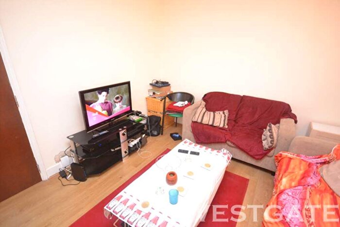4 Bedroom Terraced House To Rent In Donnington Gardens, Reading, RG1