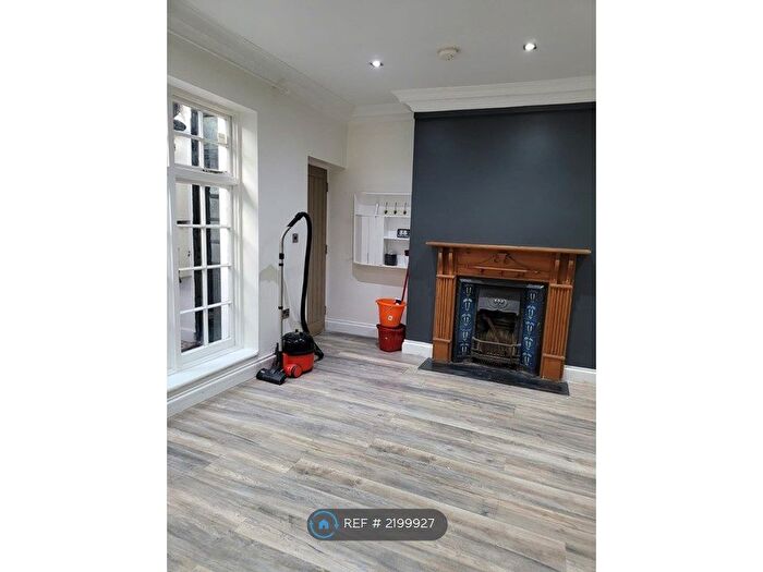 2 Bedroom Flat To Rent In Danbury Street, London, N1