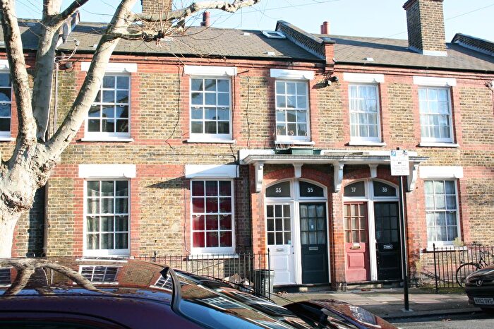 1 Bedroom Flat To Rent In Odger Street, Battersea, SW11