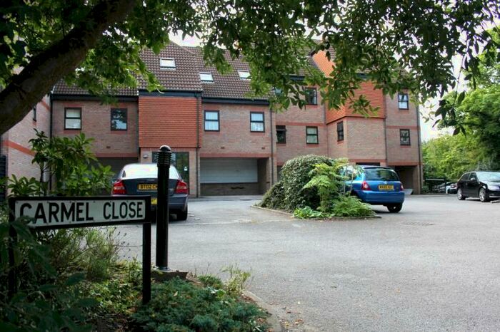 2 Bedroom Apartment To Rent In Woking, GU22