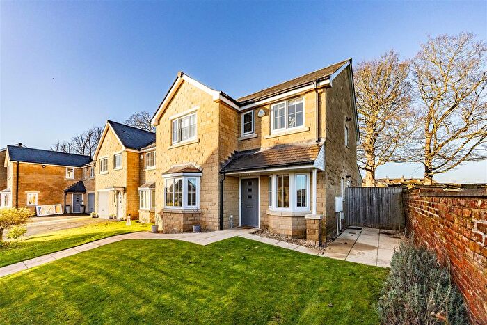4 Bedroom Detached House For Sale In Wakefield Road, Lightcliffe, Halifax, HX3
