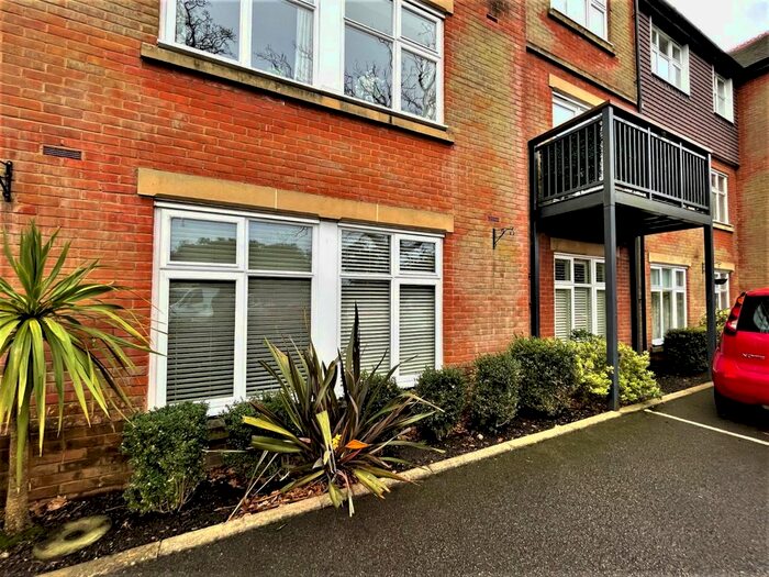 2 Bedroom Flat To Rent In Park House, Kingswood Road, Tunbridge Wells, Kent TN2