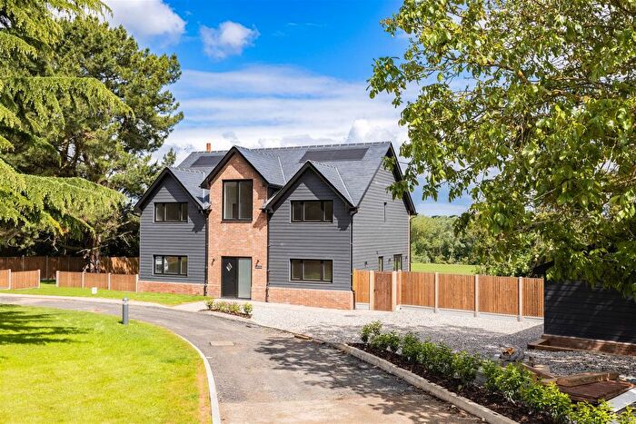 4 Bedroom Detached House For Sale In Sparlings Farm, Chelmsford Road, Dunmow, CM6