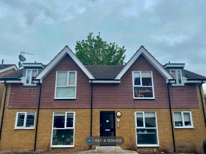 2 Bedroom Flat To Rent In Craufurd Rise, Maidenhead, SL6