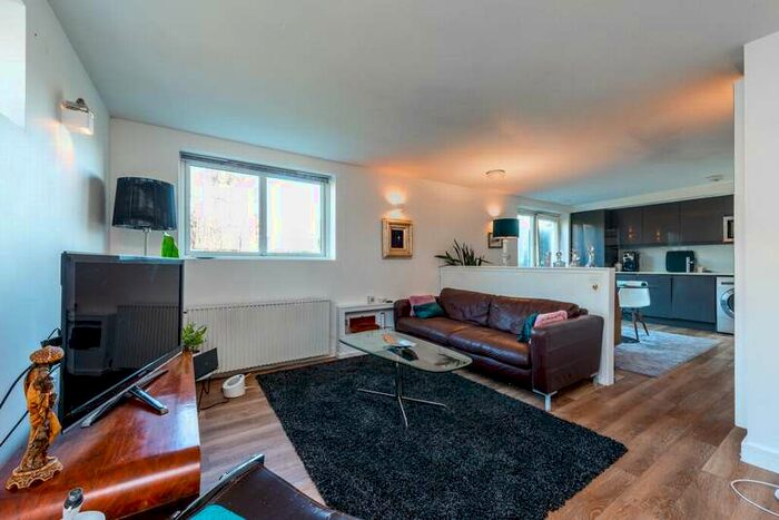 2 Bedroom Flat For Sale In Parkview Apartments, Brookmill Road, London, SE8