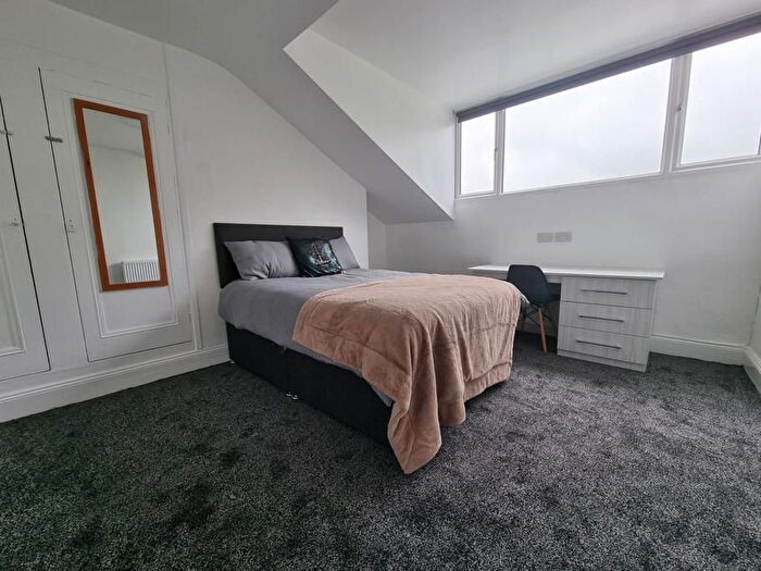 4 Bedroom Flat To Rent In Cardigan Road, Hyde Park, Leeds, LS6