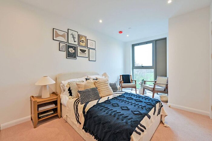 1 Bedroom Flat To Rent In Solomons Passage, Peckham Rye, London, SE15