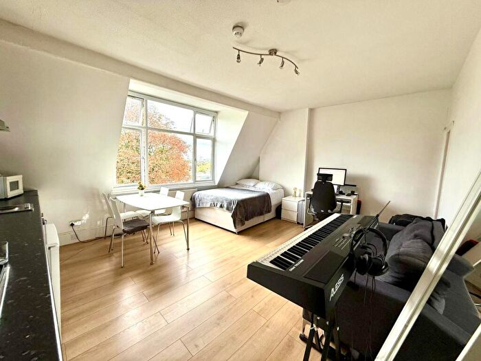 Flat To Rent In Parsifal Road, West Hampstead, NW6