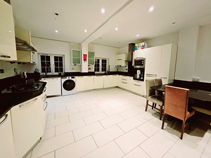 5 Bedroom Semi-detached House For Sale In Meadow Drive, London, NW4